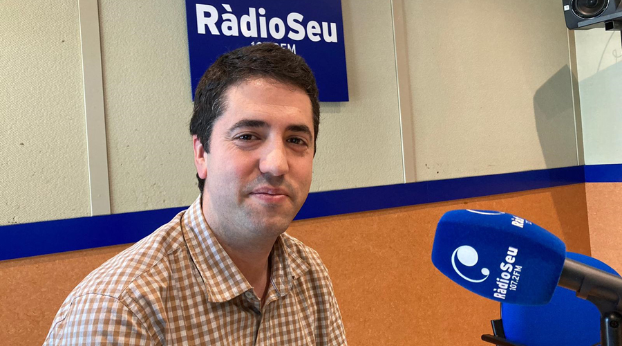 L'alcalde, Joan Barrera, sent entrevistat al programa "Carretera i Manta" de RàdioSeu