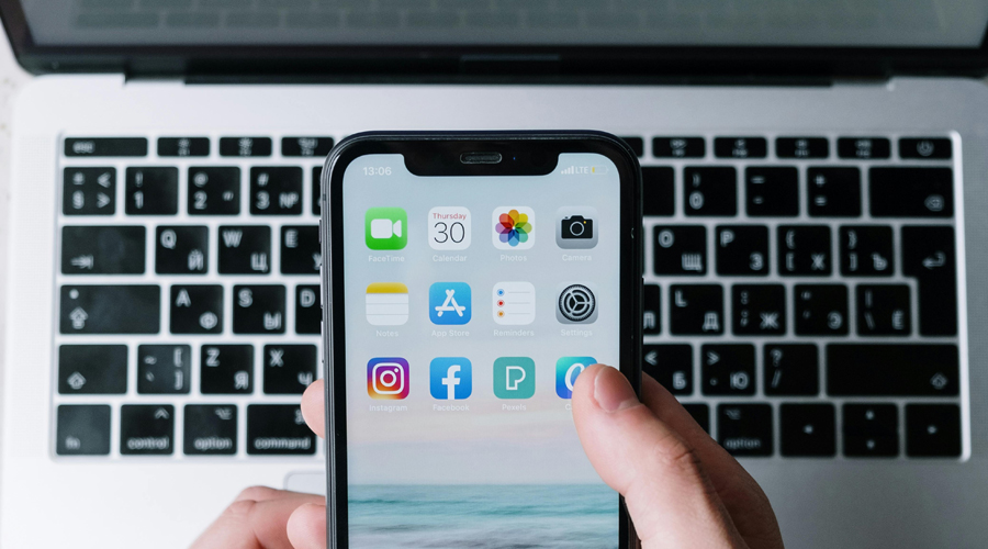 Telèfon mòbil amb aplicacions de xarxes socials
