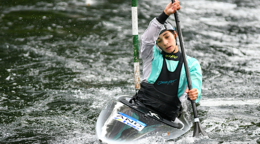 Mònica Doria competint en caiac a Augsburg