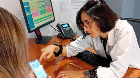 La Dra. Cris Royo, metgessa especialista en Medicina Interna del SAAS, responsable del projecte