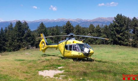 Helicòpter dels Bombers de la Generalitat en el rescat d'un excursionista