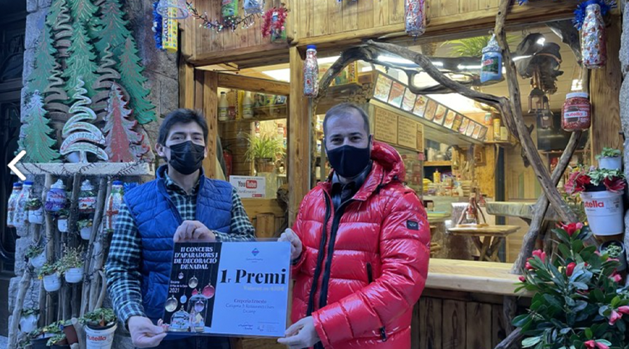 Entrega del primer de la categoria 3 a la Creperia Ernesto