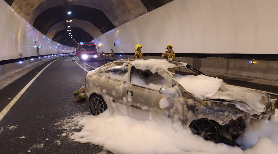 Incendi en un cotxe a l'interior d'un túnel de la C-14, a Peramola