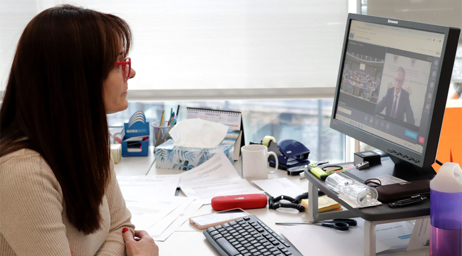 Mònica Bonell a la reunió telemàtica de l'APCE