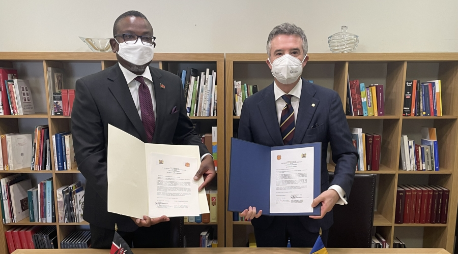 Richard A. Opembe i Vicenç Mateu