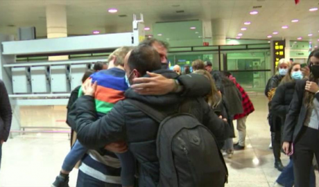 Trobada dels andorrans que residien a Ucraïna a l'aeroport de Barcelona