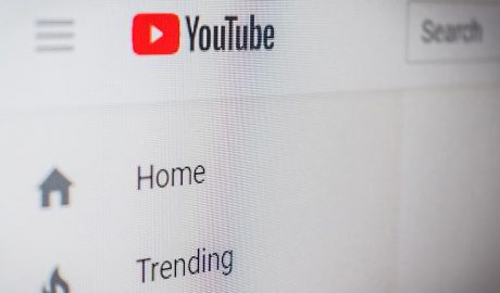 Pantalla d'ordinador amb youtube