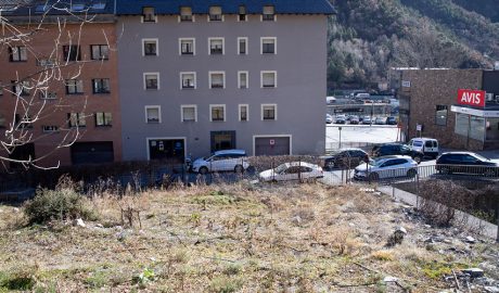 Parcel·la on s'ubicarà el nou aparcament