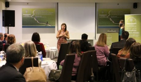 Elvira Carles en una conferència organitzada per l'EFA