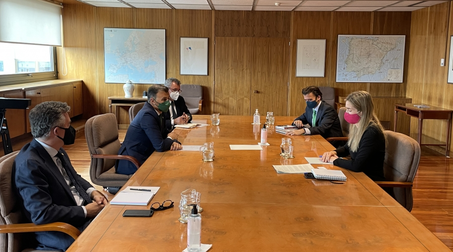 Marc Rossell i Albert Moles a la reunió celebrada a la seu del Ministeri per a la Transició Ecològica i el Repte Demogràfic, a Madrid