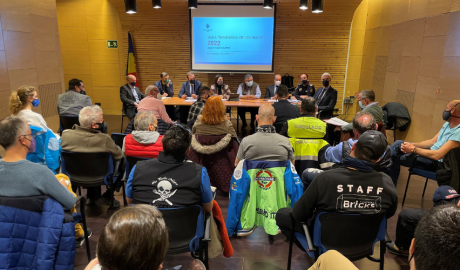 Una reunió de la Taula transversal d’oci nocturn