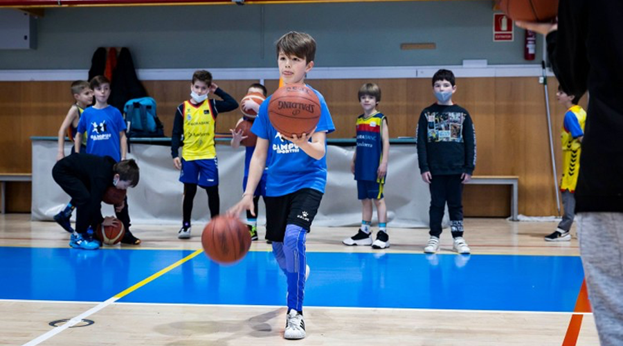 Uns nens en una activitat extraescolar