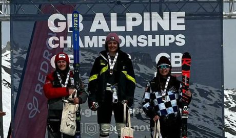 Jordina Caminal en guanyar el descens dels Campionats júniors britànics del 2022