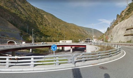 Les dues rotondes a la sortida del túnel de les Dos Valires a Encamp