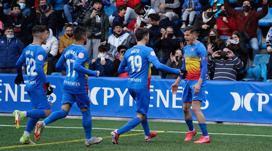 Els jugadors del FC Andorra celebren un gol davant el Barça B