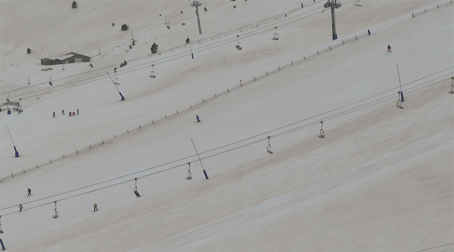 Unes pistes d'esquí tenyides per la pols de l'Àfrica