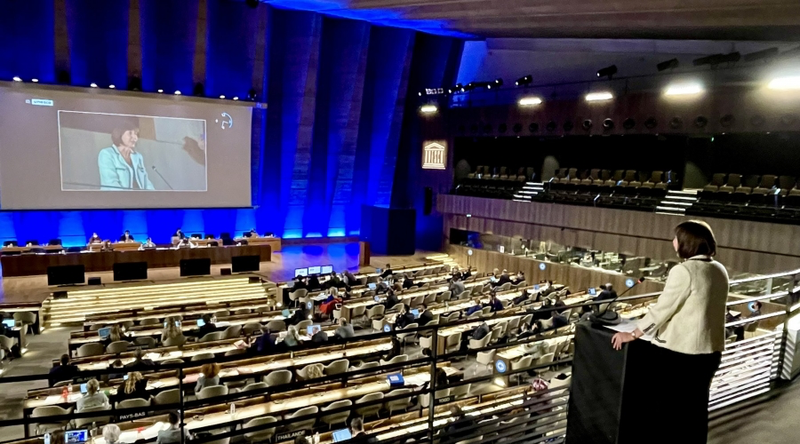 L'ambaixadora, Eva Descarrega durant la seva intervenció