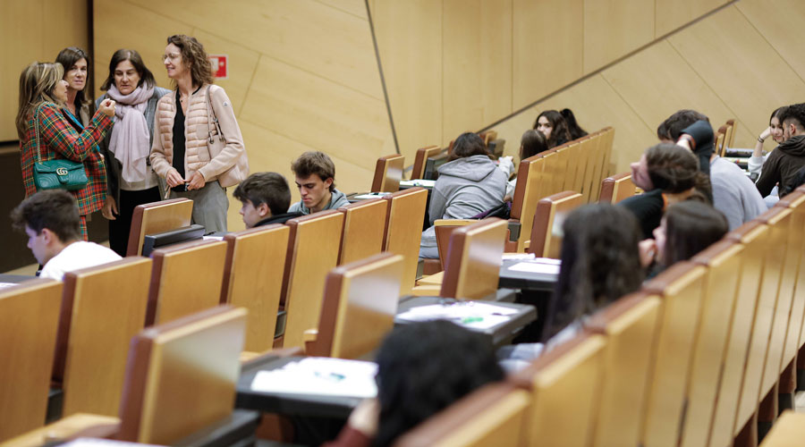 Autoritats durant una pausa de les POB