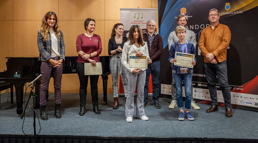 Els guanyadors de la categoria d'entre 10 i 12 anys del Solo Youth Competition