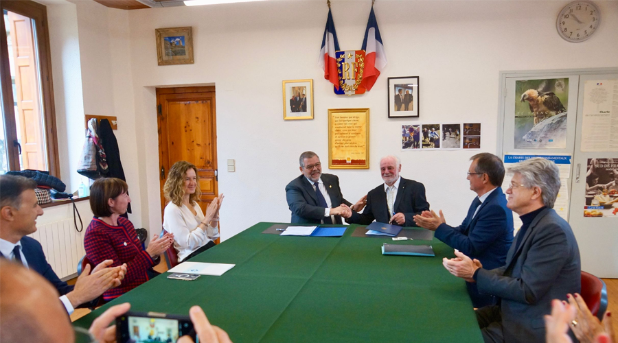 Signatura del conveni entre Porta i el Comú d'Encamp