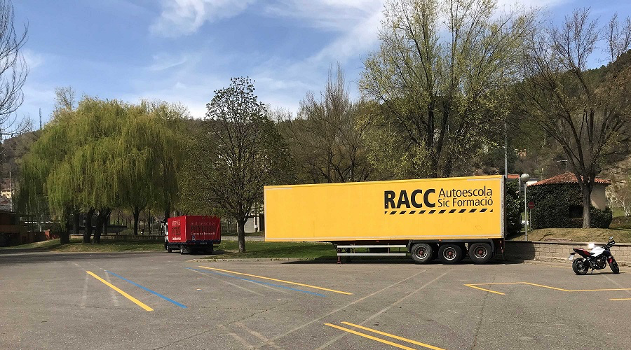 Zona d'exàmens de conduir pintada de nou