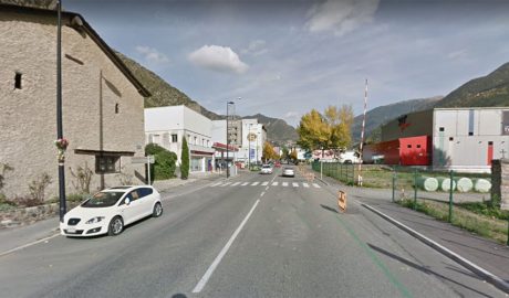 L'avinguda Santa Coloma a l'alçada del n. 136