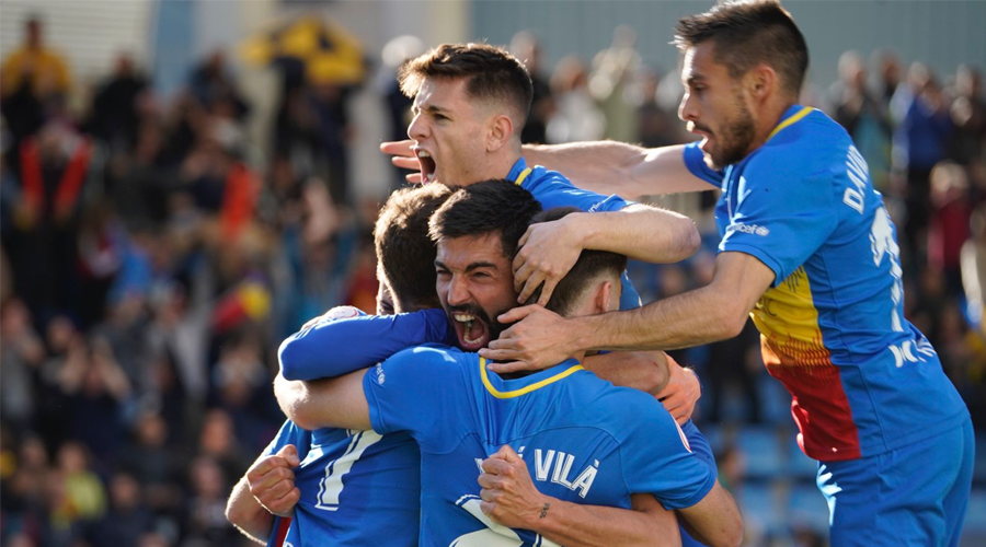 Jugadors del FC Andorra celebrant la victòria al partit