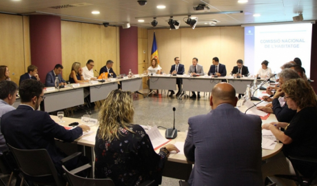 Una de les primeres reunions de la Comissió Nacional de l'Habitatge