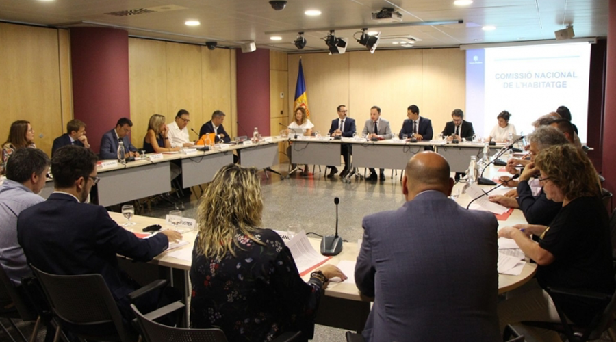 Una de les primeres reunions de la Comissió Nacional de l'Habitatge