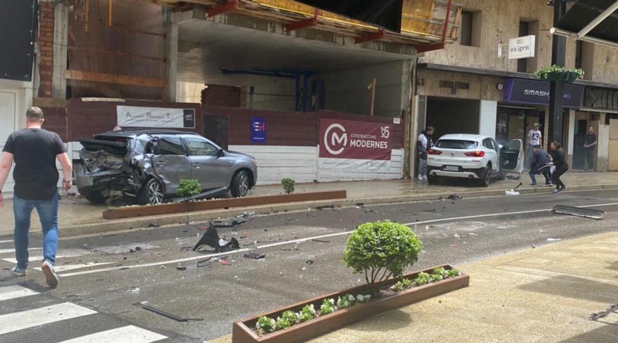 Tres vehicles implicats en un accident amb ferits a l'avinguda Meritxell