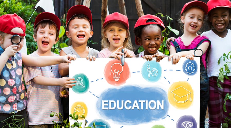 Nens en unes colònies escolars