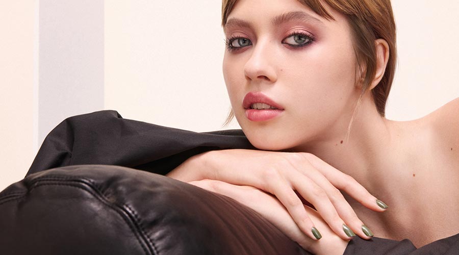 noia amb maquillatge amb combinacions de color