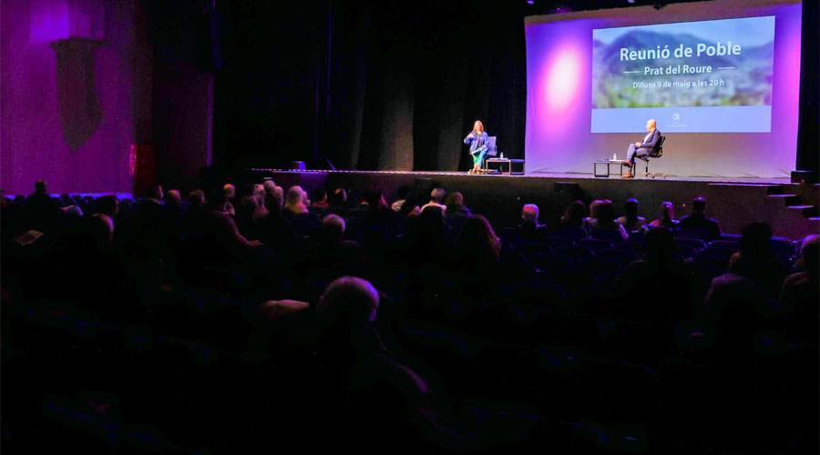 Gili i Dolsa dirigint una reunió de poble a Escaldes-Engordany
