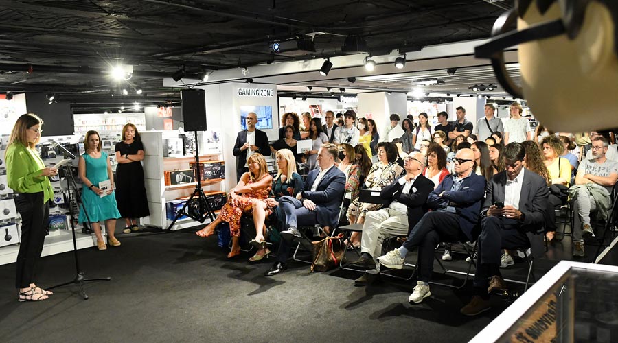 Paula Navarro, Noemí Gil i Maria Bonafé guanyen el Concurs de curtmetratges RECcrea amb "És amor?"