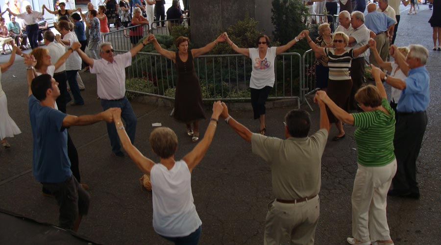 Tornen a la Seu d'Urgell els cursets per aprendre a ballar sardanes