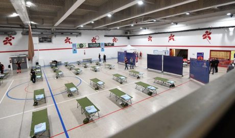 Conveni per a utilitzar el Centre Esportiu de Sant Julià com a alberg provisional per a emergències
