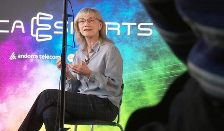 A la foto, Montserrat Capdevila