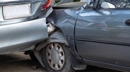 Topada entre uns cotxes