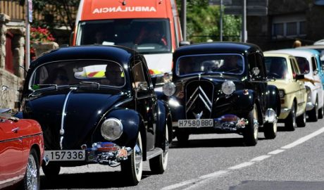 Cotxes clàssics a la trobada de vehicles antics d'Encamp