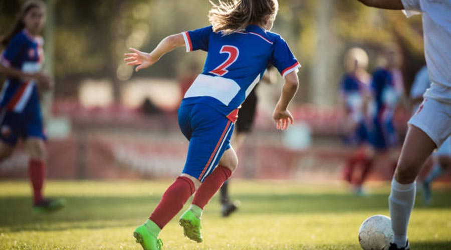 Nois jugant a futbol