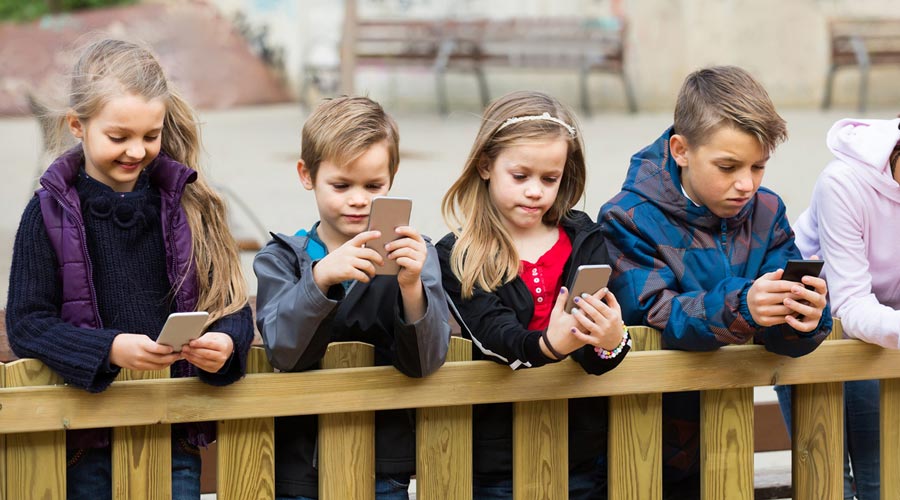 L'ús de les pantalles i mòbils: efectes sobre la salut dels més petits