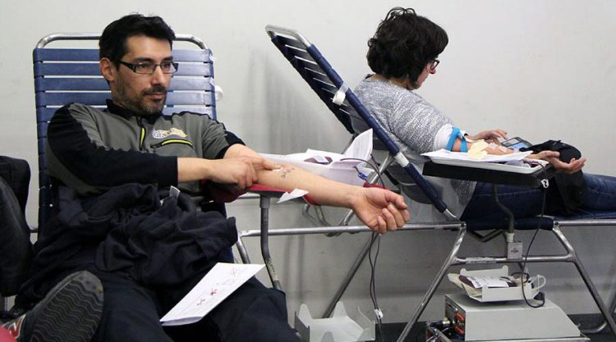 Una persona donant sang