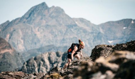 Una noia practicant skyrunning