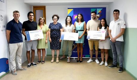 La ministra Judith Pallarés amb els representants de les associacions subvencionades