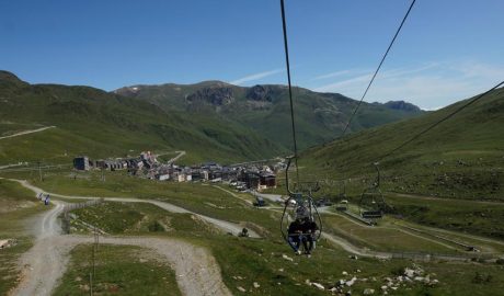 Telecadira que porta a l'estany de les Abelletes