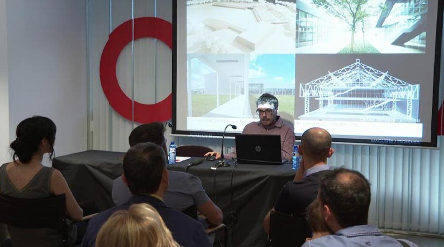 L'arquitecte andorrà Xavier Rechi durant una conferència