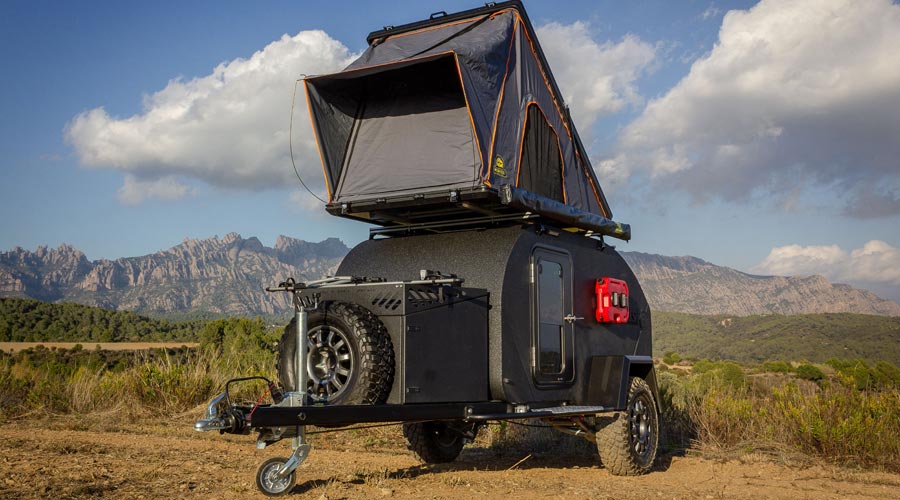 Una caravana i tenda de campanya alhora