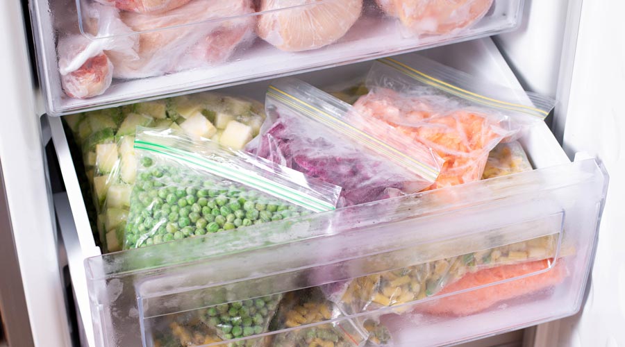 Aliments en un congelador