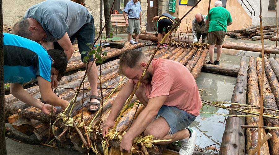 Preparació i construcció dels rais a Coll de Nargó, aquesta setmana