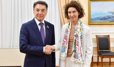 El vicepresident del Senat del Parlament, Askar Shakirov i Maria Ubach